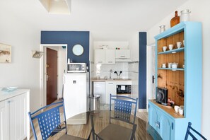 Refrigerador, microondas, horno y lavavajillas