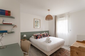 2 makuuhuonetta, silitysrauta/-lauta, ilmainen Wi-Fi, vuodevaatteet