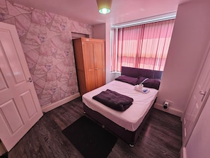 Double Room, 1 Double Bed | Soundproofing, free WiFi - 41 Buckingham road (Doncaster)