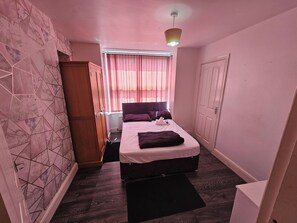 Double Room, 1 Double Bed | Soundproofing, free WiFi - 41 Buckingham road (Doncaster)