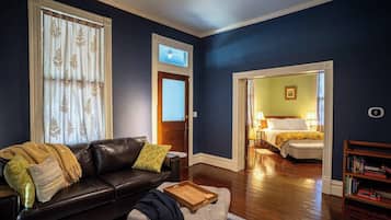 2 slaapkamers, een bureau, een strijkplank/strijkijzer, gratis wifi
