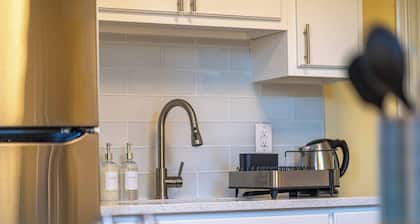 Cheerful, sunny historic stay