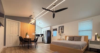 San Marco/Downtown Modern Suite