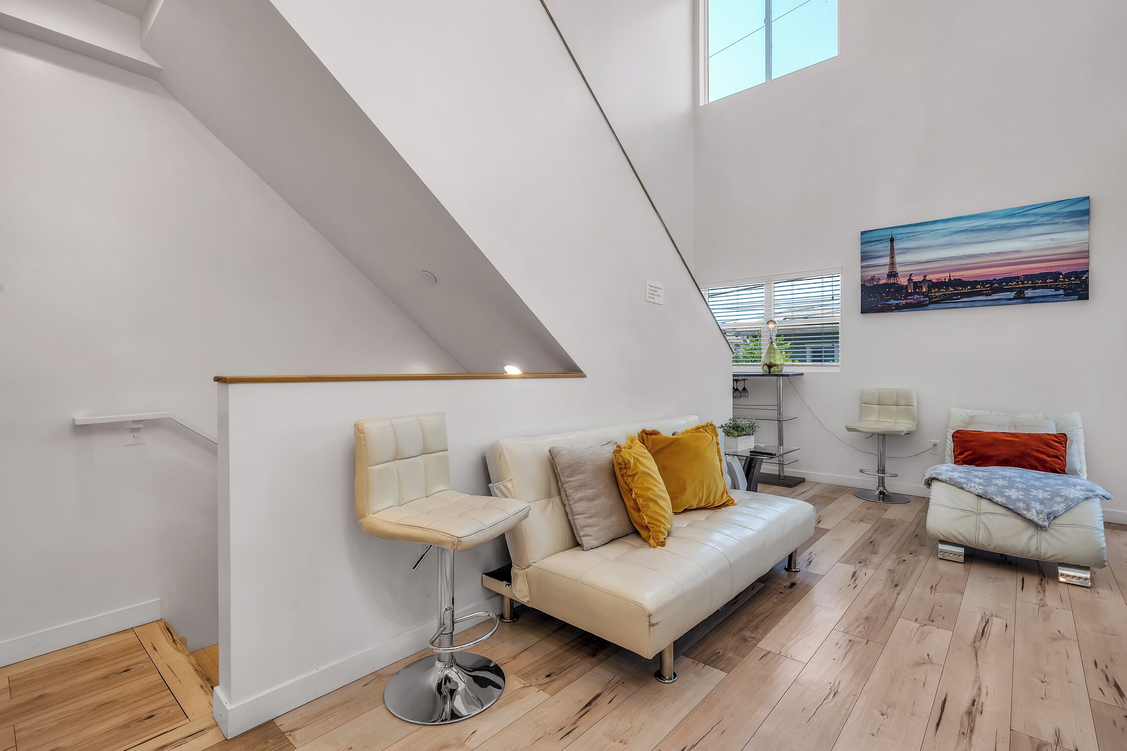 Modern Three Level 2-Bedroom 2-Bathroom Loft with Balcony & 2 parking space 