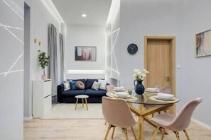 TV - Art Nouveau Apartment (Budapest)