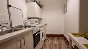 Coffee/tea maker, fridge, microwave, oven - MidTerm - Pody Apartment Budapest (Budapest)