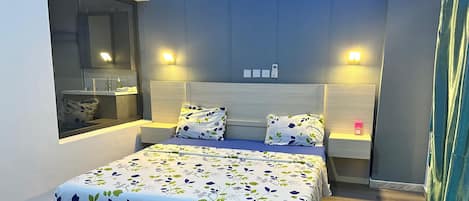 Ropa de cama hipoalergénica, muebles diferentes y escritorio