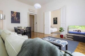 2 bedrooms, WiFi, bed sheets - IMCT - Gentleman Apartment Budapest (Budapest)