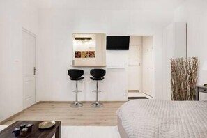 1 bedroom, iron/ironing board, WiFi