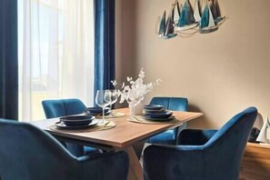 Dining - LB - Azure Apartman Siófok (Siófok)