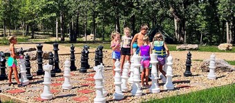 Cozy 1-bedroom cabin with Loft. Sleeps 8 Near Bennett Springs State Park 