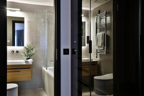 Bathroom - IMCT - Sun Hill A404 Luxury Suites (Budapest)