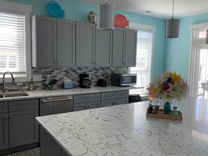 Fridge, microwave, oven, stovetop - The Bu with a View (Oak Island)