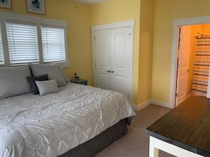 5 bedrooms, in-room safe, WiFi, bed sheets