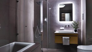 Bathroom - IMCT - Sun Hill A210 Luxury Suites (Budapest)