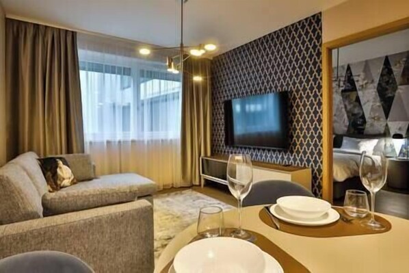 TV - Sun Hill A307 Luxury Suites (Budapest)