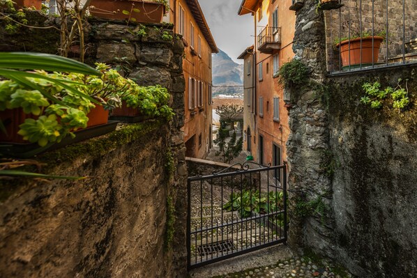 Entrada al alojamiento