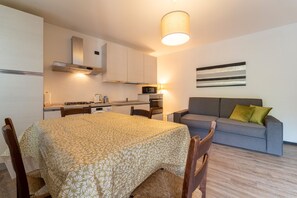 Apartment | Living area | 32-inch TV with digital channels - Loppia Bay by Wonderful Italy (Bellagio)