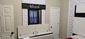 1 bedroom, iron/ironing board, WiFi, bed sheets - Cozy 1-bedroom house with WiFi, AC in delightful College Park (College Park)