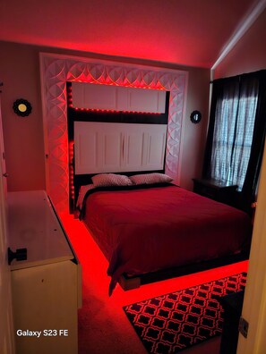 1 bedroom, iron/ironing board, WiFi, bed sheets - Cozy 1-bedroom house with WiFi, AC in delightful College Park (College Park)