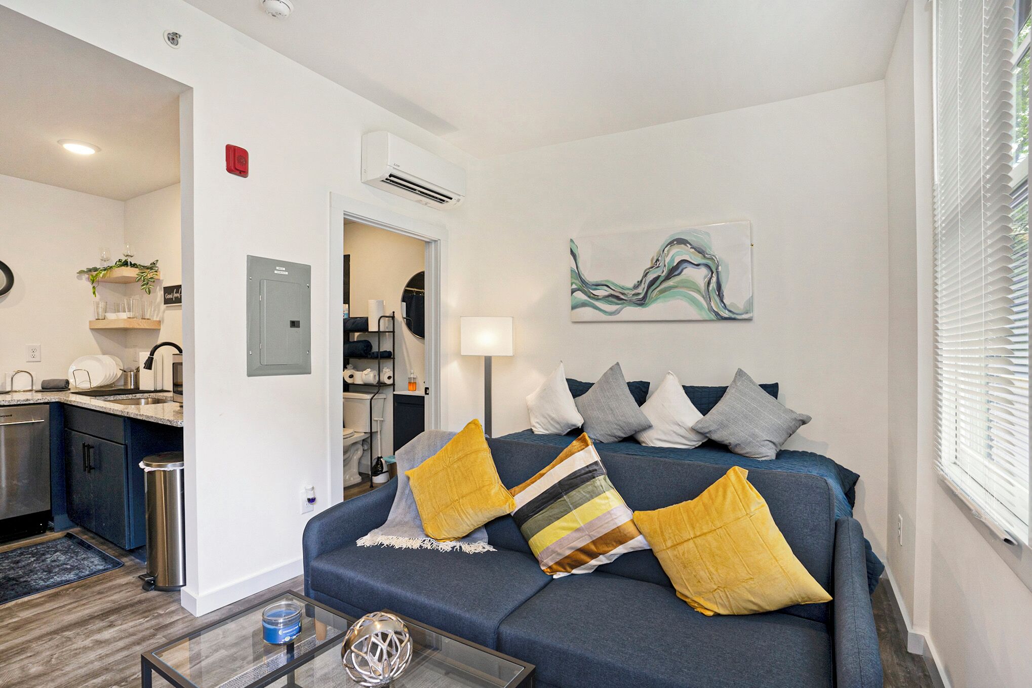 Cozy pocket studio near Ponce City Market and the Atlanta Beltline!