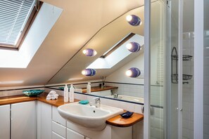 Apartment, City View | Bathroom | Shower, hair dryer, towels, soap - The Fisherman's House by Wonderful Italy (Rapallo)