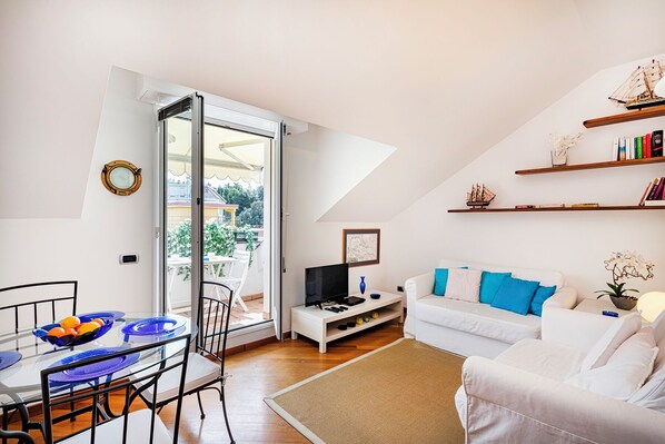 Apartemen, pemandangan kota | Area keluarga | Televisi 35-inci dengan saluran TV digital