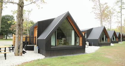 Modern Tiny Home 28 w/Hot Tub!