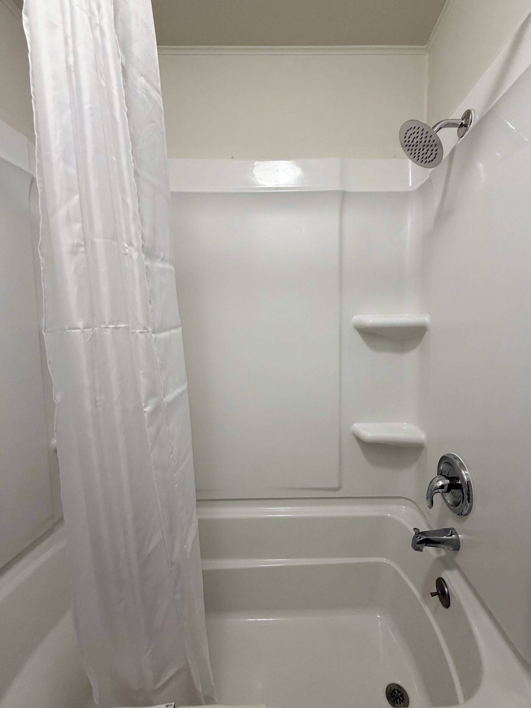 淋浴/浴缸二合一、毛巾、肥皂、洗髮精