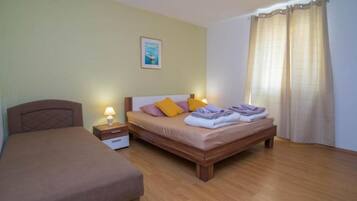 2 chambres, fer et planche à repasser, Wi-Fi, draps fournis