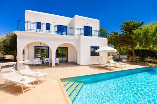 Villa Poseidonas - Three Bedroom Villa, Sleeps 6