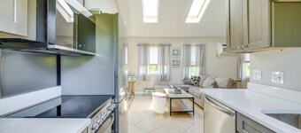 Close to Beach & P-Town! Cottage w/ Bay Views