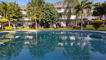 Kolam renang outdoor