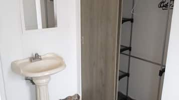 Room, 1 King Bed | Bathroom | Shower, hair dryer, towels, soap