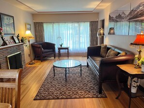 Interior - Romantic Getaway Near the Heart of Vancouver (Vancouver)