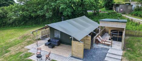 تناول الطعام بالخارج