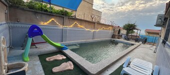 Sea-view villa with pool equipped with water slides and hydro-massage area 