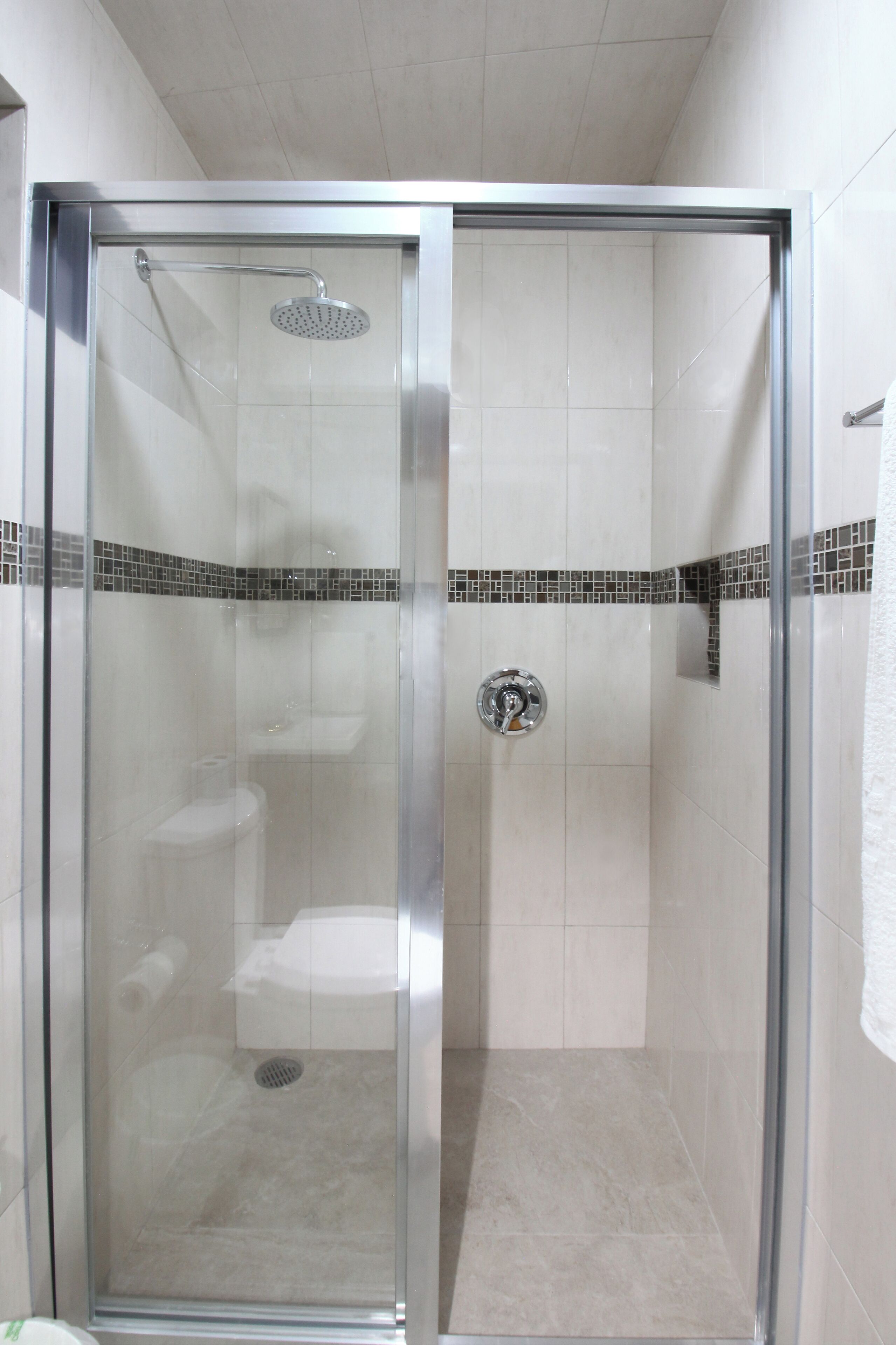Superior Room, 2 Double Beds | Bathroom | Separate tub and shower, towels, soap, shampoo