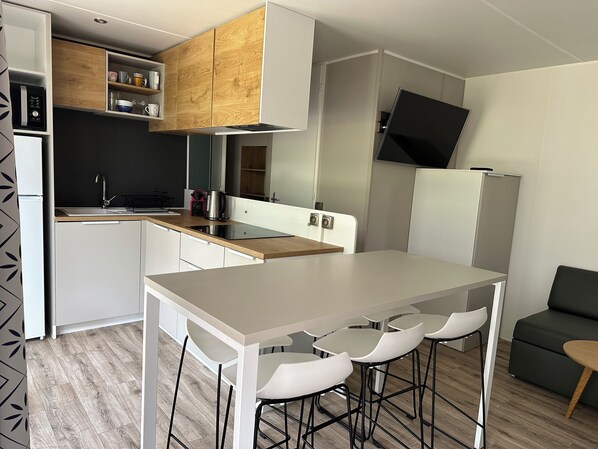 Private kitchen - Mobile home in a green and quiet setting (Greffeil)