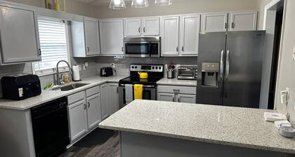 Renovated Gem Minutes from Downtown WS, Kville, GSO