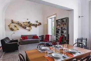 Apartment | Living area | 35-inch TV with digital channels - Classic Apartment La Maddalena  (Catania)