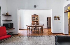 Living area - Classic Apartment La Maddalena by Wonderful Italy (Catania)