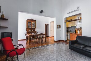 Apartment | Private kitchen | Full-sized fridge, stovetop, cookware/dishes/utensils - Classic Apartment La Maddalena by Wonderful Italy (Catania)
