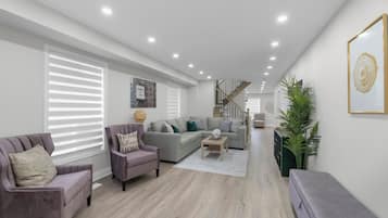Family House | 6 bedrooms, Egyptian cotton sheets, premium bedding, down duvets