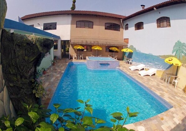 Indoor pool, outdoor pool - Pousada Portal da Palmeira (Ubatuba)