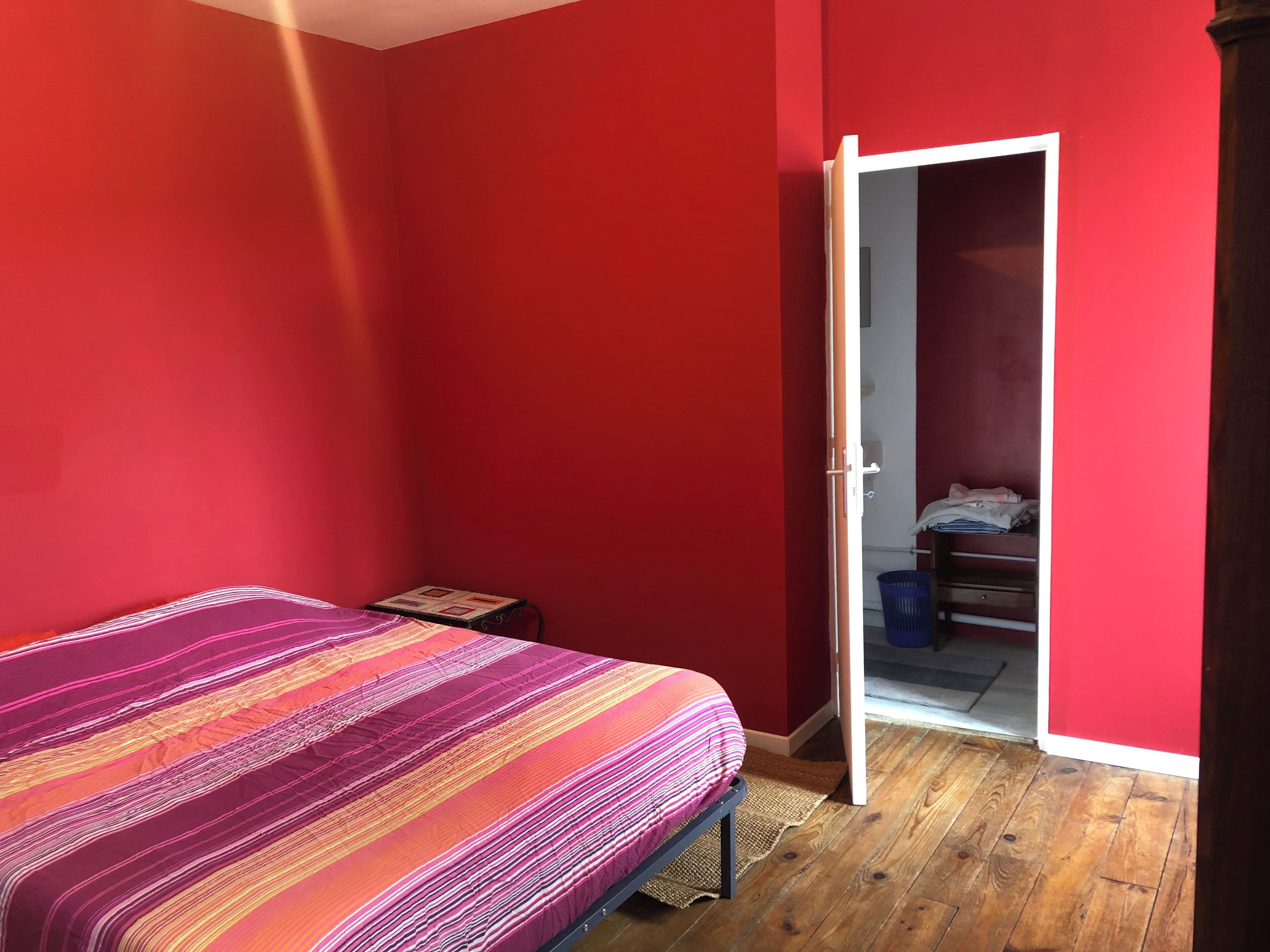 1 chambre, fer et planche à repasser, Wi-Fi, draps fournis