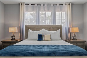 5 chambres, bureau, fer et planche à repasser, lit parapluie