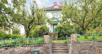 2-bedroom 100 sqm Super central apartment in amazing Gothenburg with WiFi