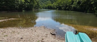 Charming 1-bedroom cabin with Loft.  3 Miles from Bennett Springs State Park