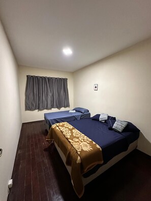 3 chambres, fer et planche à repasser, Wi-Fi, draps fournis